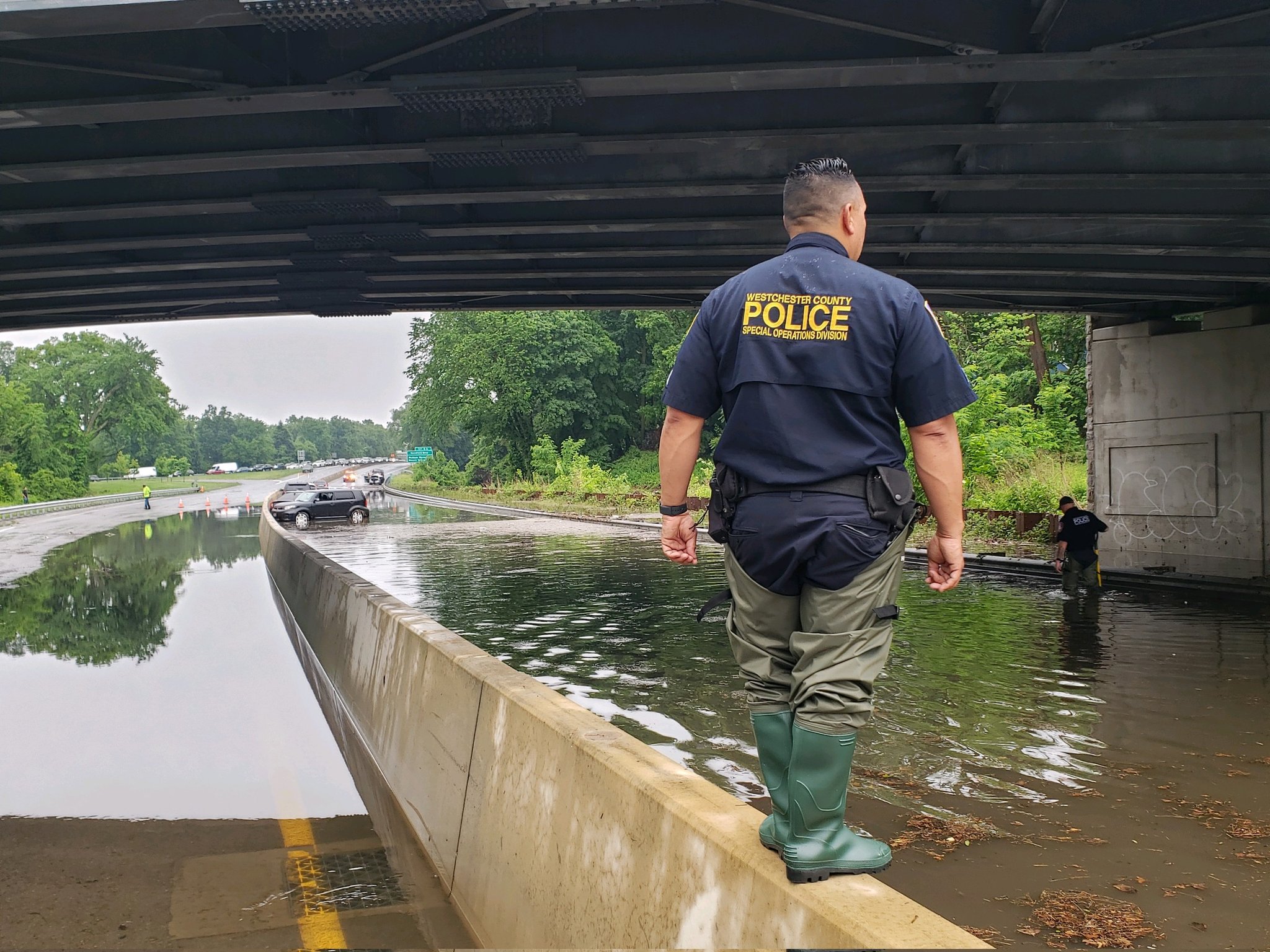 تويتر \ Westchester County PD على تويتر: "Flooded areas remain on the Hutch  and BRP. WCPD assisting with removing disabled vehicles. Continue to avoid  these parkway in Southern Westchester. https://t.co/ApgiiJzHNp"
