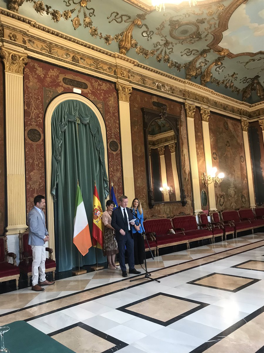 MaireMcCafferty's tweet photo. Fantastic start to the #AEDEI conference last night in #Burgos Labhair ambasadóir na hÉireann chuig an Spáinn agus Andóra @FrankSmyth127 ag oscailt na comhdhála aréir #irishstudies #conference #gaeilge https://t.co/yqCV4as5ZK