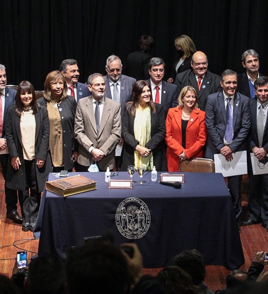 JHSaabUNT's tweet photo. Hoy juré como Secretario General de la @UntTuc. Agradezco por haberme confiado ese cargo al señor Rector y a la señora Vicerrectora. Gracias por siempre al apoyo incondicional de mi familia, amigas y amigos. Honraré la función con mi mejor esfuerzo ante este nuevo desafío. https://t.co/C8D6BS2S5e