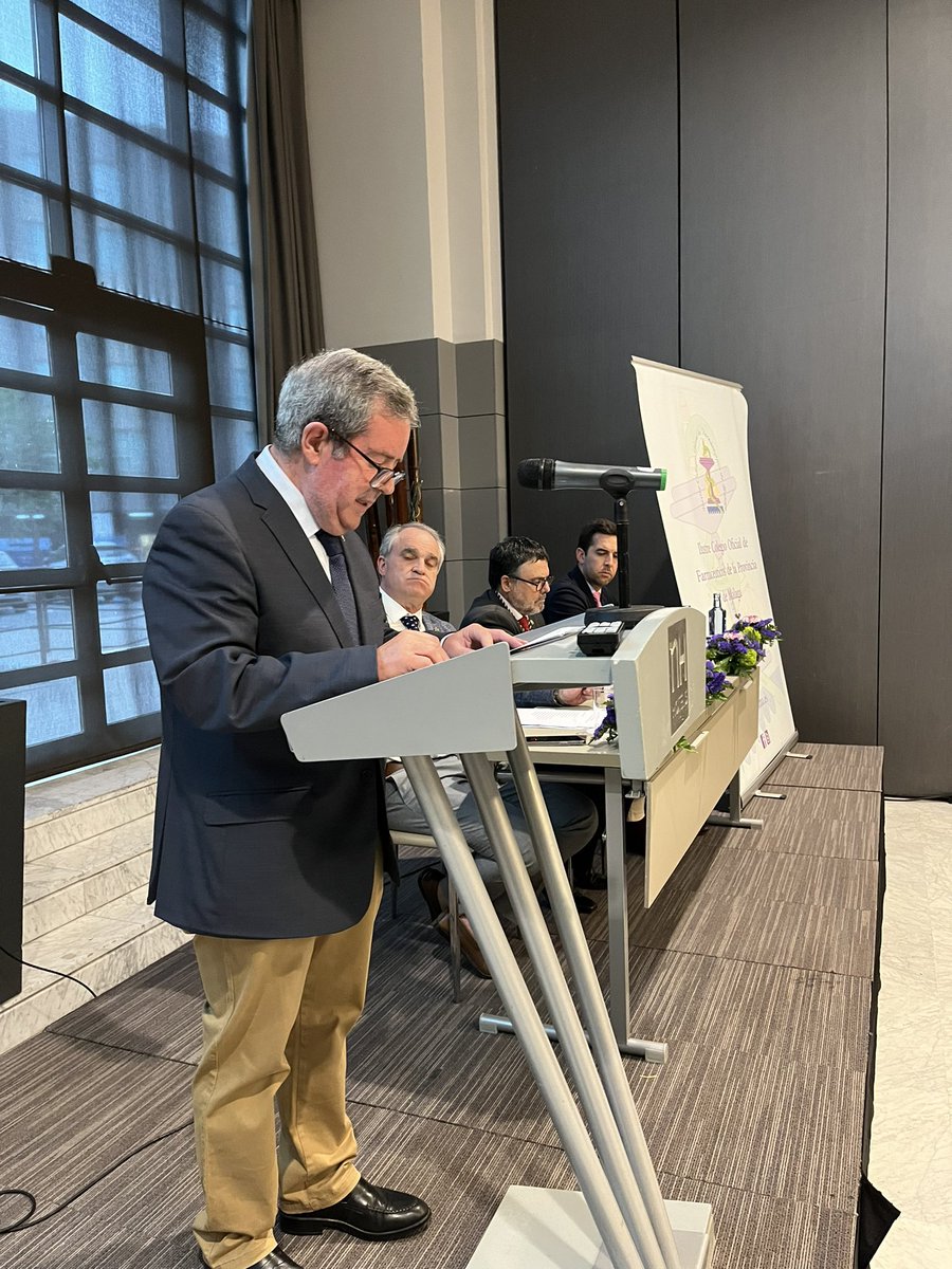 ICOFMA's tweet photo. Comienza el acto “In Memoriam” de D. Marino Martínez Pierrugues. Fue presidente del @COFMalaga y Presidente de Honor de la Corporación colegial. https://t.co/CzVqK7Gt8C