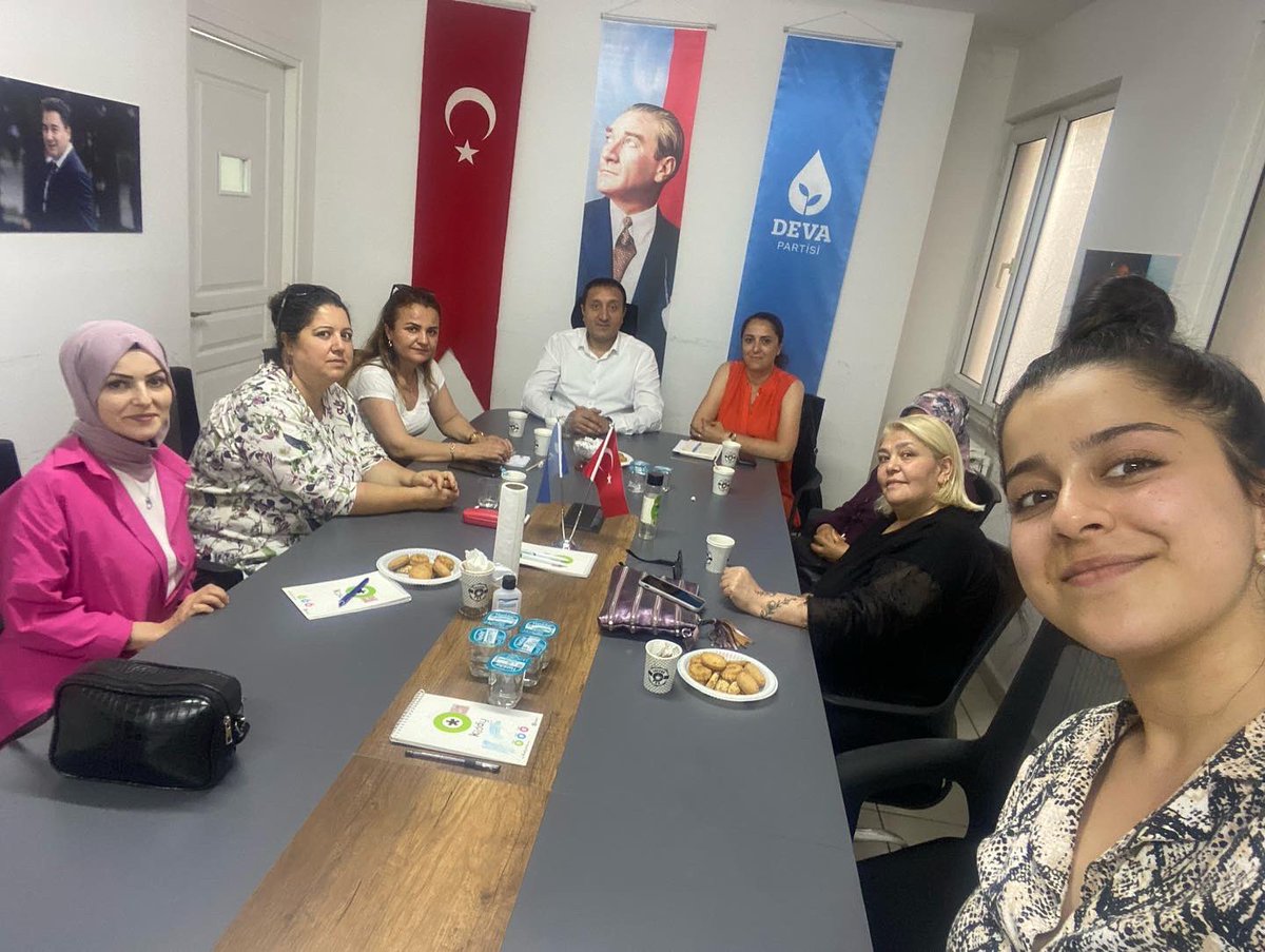 mutalipgecer's tweet photo. Bugün ilçemizin değerli kadınlarını ağırlayıp #Deva ailesine üye ettik. Kendilerine değerli katılımlarından dolayı çok teşekkür ederiz. Gökyüzünün yarısını, kadınlar taşır. Ülkemizi yarınlara daha güzel bir şekilde taşımak için, haydi sizlerde Deva'ya 💧#suertuek #Alibabacan https://t.co/UrTxxprNiI