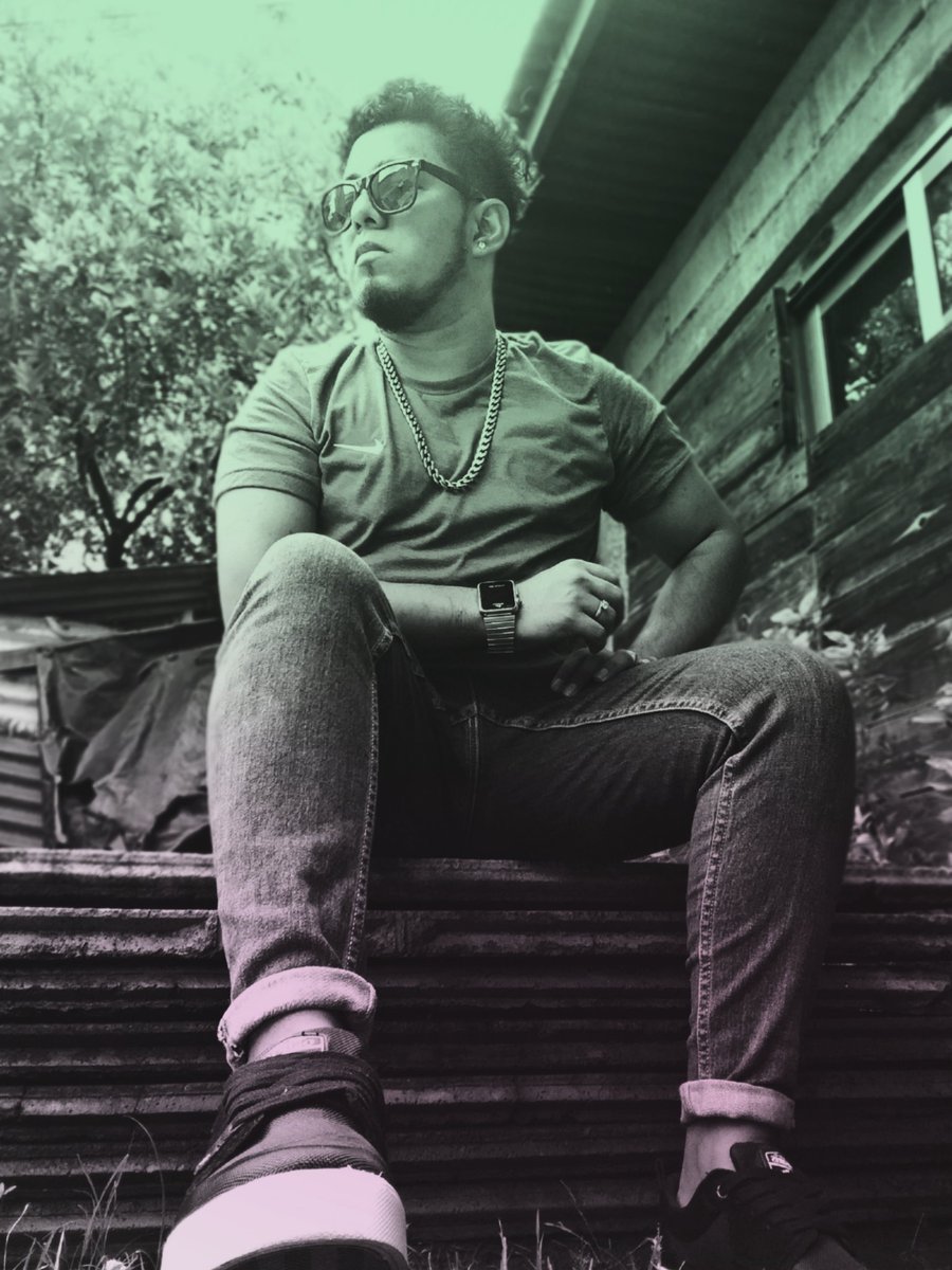 ErickMenaEmper's tweet photo. Pronto se vienen 6 Temas musicales de este servidor y en un tema traigo a un artista invitado 📀✅🔥
Quien Será..??
#ElComienzo 💻📀 | #TheEmperBaby | #5vRecords | #TopoG https://t.co/GjnQfmXstm