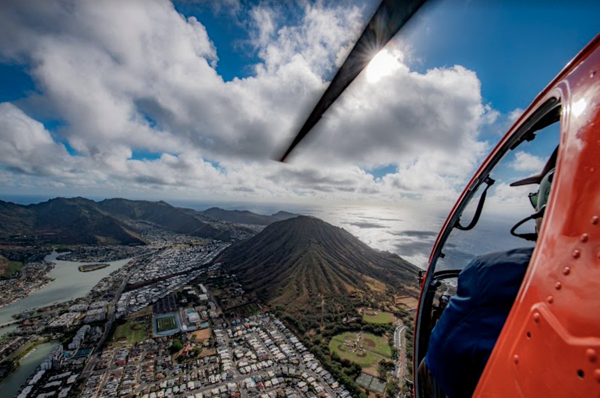 Let's go on a ride. 🚁

PC: Greg Dison

#helicopterride #helicoptertour #hawaiiviews #oahuhawaii #hnlviews #airplaneviews #islandviews #whattodoinhawaii