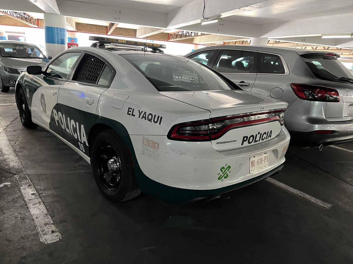 Que tal que elementos de la POLICÍA <a href="/SSC_CDMX/">SSC CDMX</a> estan ahora en Centro Comercial Santa Fe de compras <a href="/UCS_GCDMX/">Unidad de Contacto del Secretario SSC CDMX</a> 

¿Los habra enviado <a href="/OHarfuch/">Omar H Garcia Harfuch</a>?

#AsuntosInternos <a href="/Claudiashein/">Claudia Sheinbaum Pardo</a>