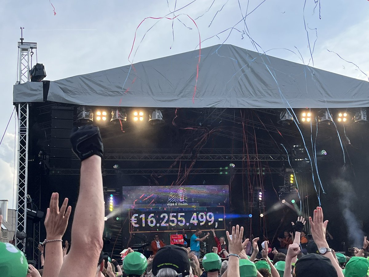 En de tussenstand van <a href="/alpedhuzes/">Alpe d'HuZes</a> is 16.255.499 euro 100 procent <a href="/kwf_nl/">KWFKankerbestrijding</a> ! Met een mooie bijdrage van  10 procent door agri&amp;foodsector #trotsopNLboeren