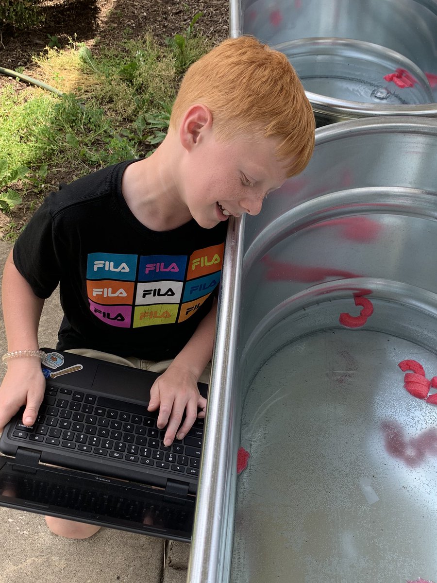 Ss in 4th grade created a solution to remove trash from water. They loved using <a href="/SpheroEdu/">Sphero Education</a> to drive their pollution solution. #engineers #OESInspires #fcpsITC @fcpsk12