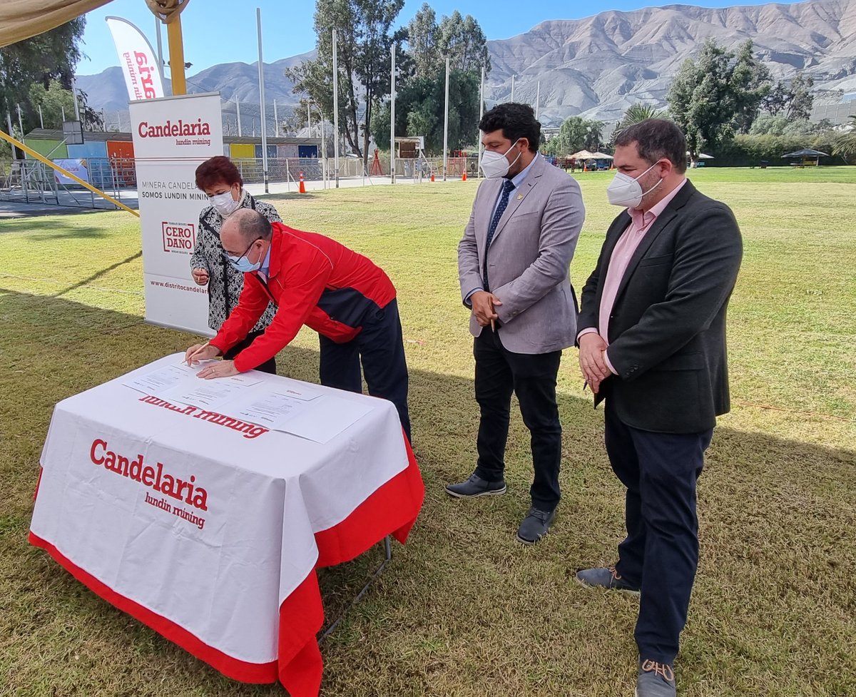 CCMCandelaria's tweet photo. Junto a la alianza #CCMEleva, lanzamos el Programa de Acompañamiento para la Obtención del Sello de Calidad CCM, que permitirá a tres liceos de #Atacama, generar ofertas educativas alineadas con la demanda laboral minera.
#CandelariaVecina #SomosLundinMining https://t.co/zmJdbwdoUW