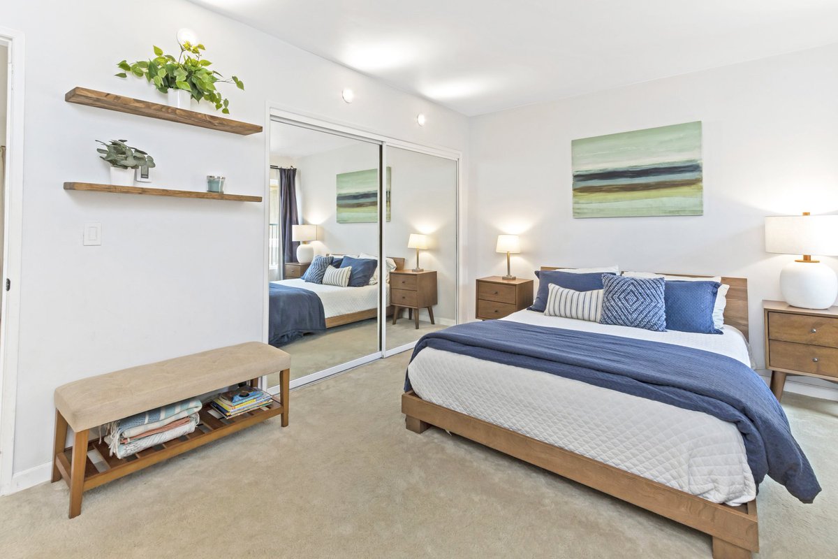 #OPENHOUSE Sat. 6/4 &amp; Sun 6/5 (2-5pm)
📍6151 Canterbury Dr, Culver City 90230

2 Beds 🛏 | 2 Baths 🛁 | 1,047 Sqft | $679,000

Welcome to The Wynnbriar in Fox Hills. Top floor corner unit offers an updated kitchen, bathrooms, and windows. #culvercity #realestate