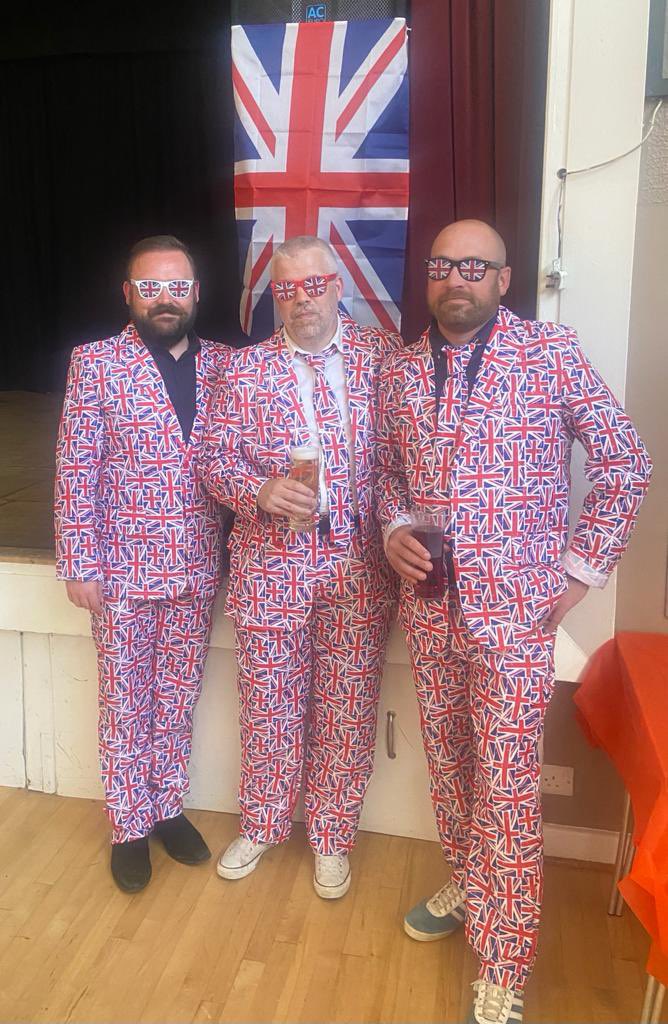 CartertonClub's tweet photo. Let’s get the #Jubilee celebrations going. Tonight it’s a #quiznight. Come on down and join us. #carterton #brizenorton https://t.co/u6EHwajCSQ