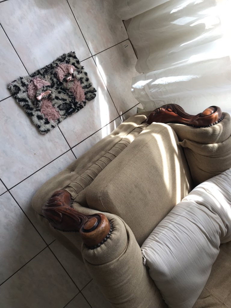 NdirandeClothCo's tweet photo. @yomil3kan Dont let thy toes Get cold. U can get these rugs at only MK7,000. Nation wide delivery 2😹.
#Nocoldfeet https://t.co/3iMF6ihgKp