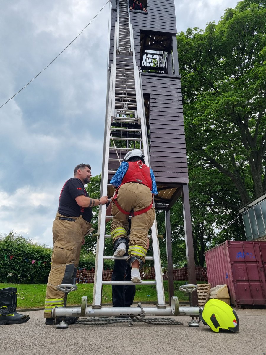 SKI_NYFRS's tweet photo. It has been at least 4 years since we had an open day and what an amazing turn out🎊🎉
A special thanks to Skipton @Tesco & @Morrisons for providing food which was greatly recieved
#skipton #communityevent #fireservice #jubilee2022 #firebike #watersafety #roadsafety https://t.co/Jg0U9lza4e