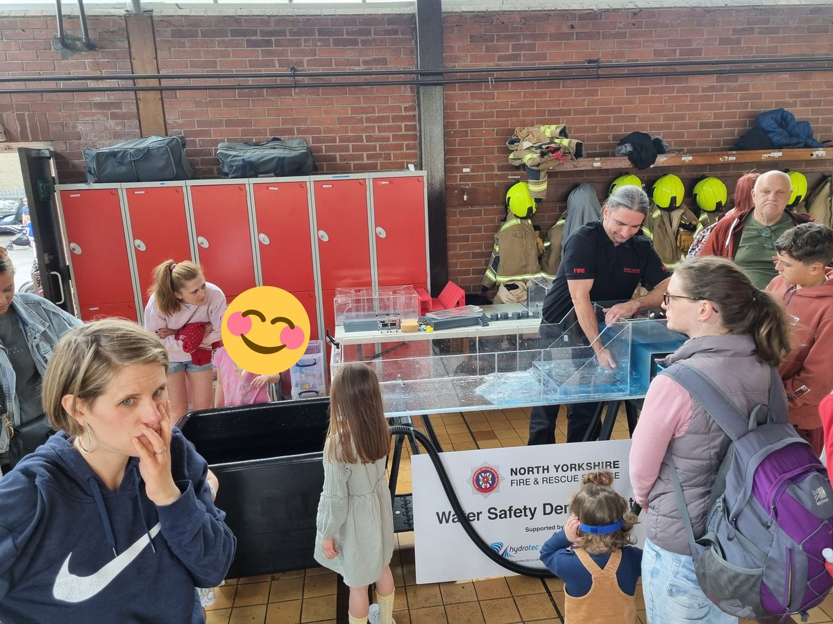 SKI_NYFRS's tweet photo. It has been at least 4 years since we had an open day and what an amazing turn out🎊🎉
A special thanks to Skipton @Tesco & @Morrisons for providing food which was greatly recieved
#skipton #communityevent #fireservice #jubilee2022 #firebike #watersafety #roadsafety https://t.co/Jg0U9lza4e