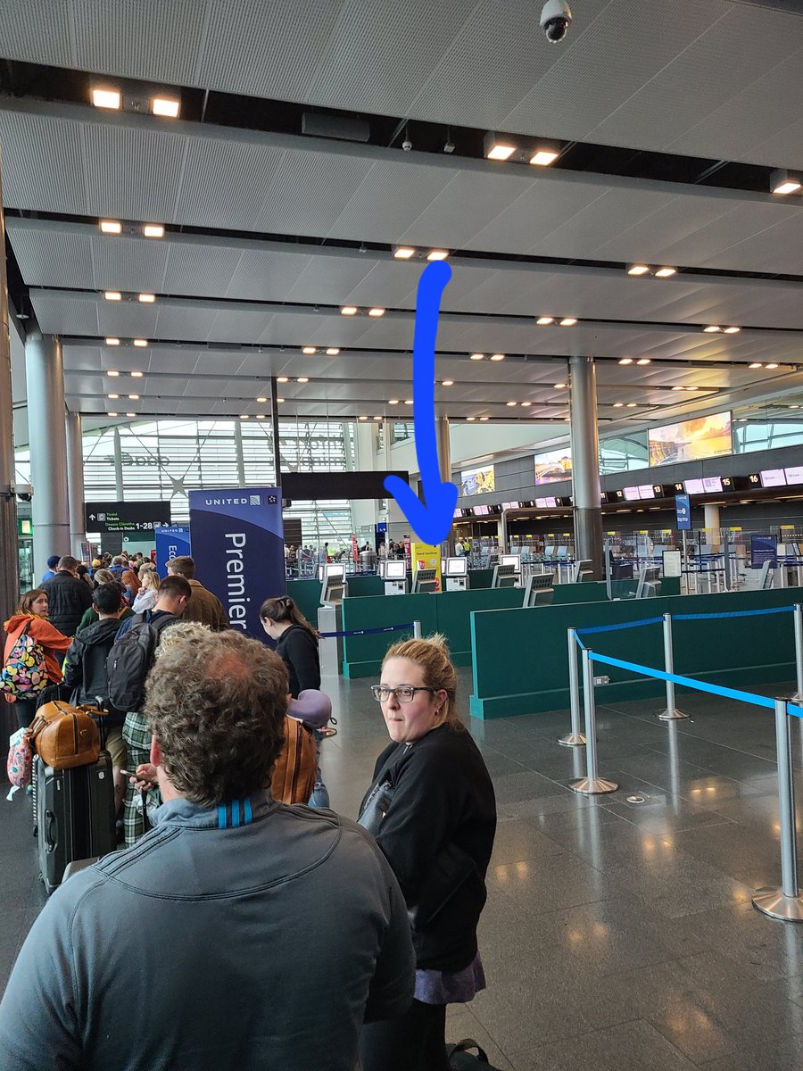 meganar27's tweet photo. @Delta this is the one counter &amp; employee assisting over 400 people in this line with hotel vouchers after people weren't allowed to deboard for 6-7 hours at Dublin #Delta https://t.co/S5jj5qZmeL
