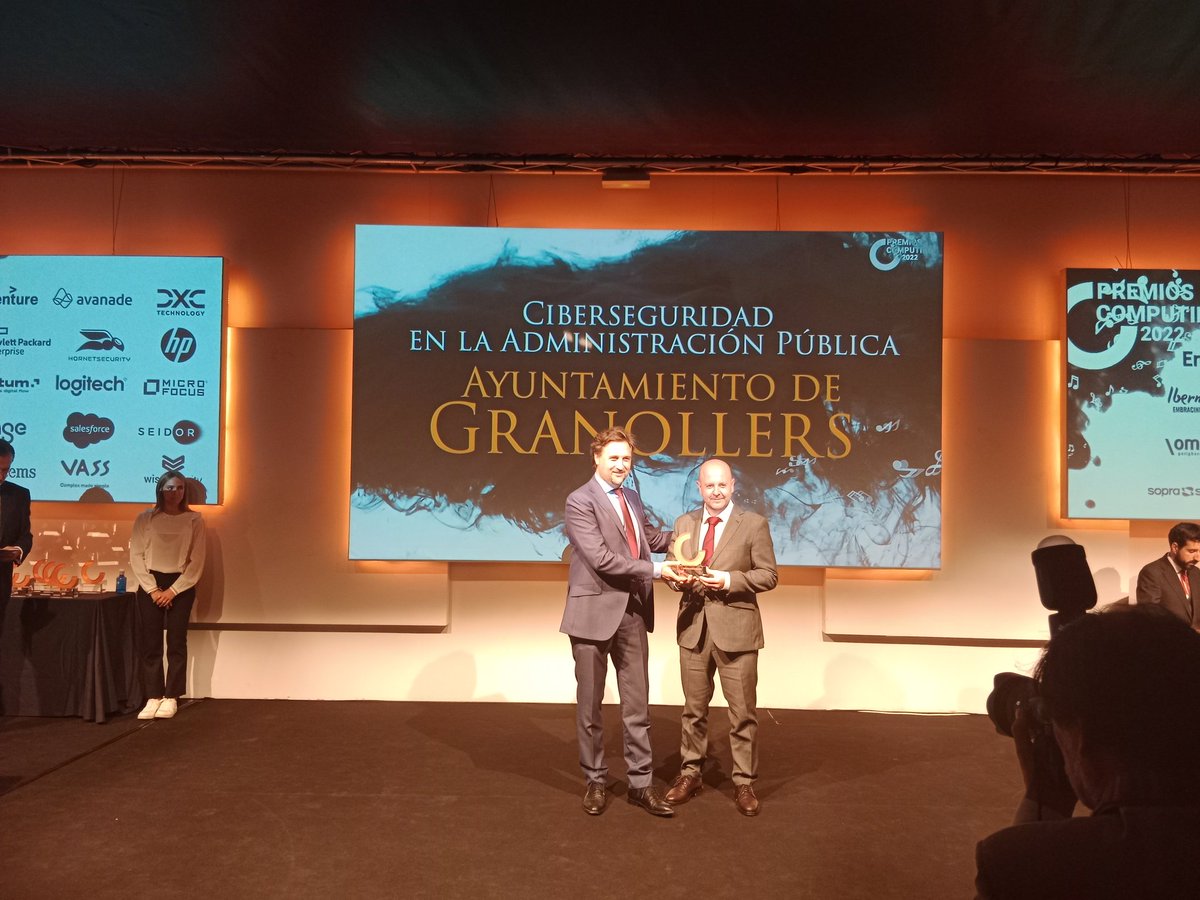 ComputingBPS's tweet photo. En la categoría #Ciberseguridad en la Administración Pública el premiado es Ajuntament de @granollers por aumentar su nivel de protección. Entrega el premio Eduardo Encinas de @Hornet_Iberia y lo recoge, en nombre del Ajuntament, Marcos Rodríguez de @asac_com #premioscomputing22 https://t.co/NF9TZp7hGH