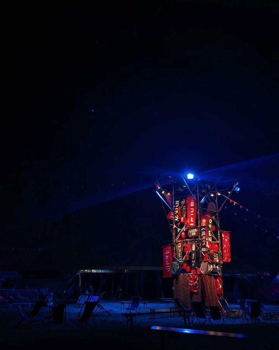 JojoTurbo3000's tweet photo. Résultat de ma première scénographie pour le Pelpass Festival à Strasbourg 🤖

Encore merci à toutes les petites mains qui m'ont aidé dans cette aventure 😡💜
(Je vous partage le gros robot demain hihi) 
https://t.co/ORs2AJ1E4r https://t.co/MjA2R2JhxQ