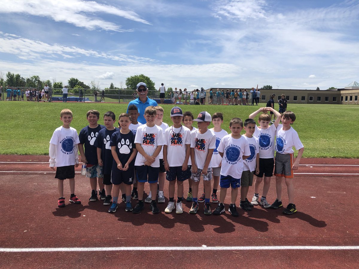 kayirene77's tweet photo. Love all the support between coaches, mentor athletes, siblings and schools! #trackandfieldday @ESMSpartans @coachjgorn @AWilsonESM https://t.co/zLyAFTxlVL
