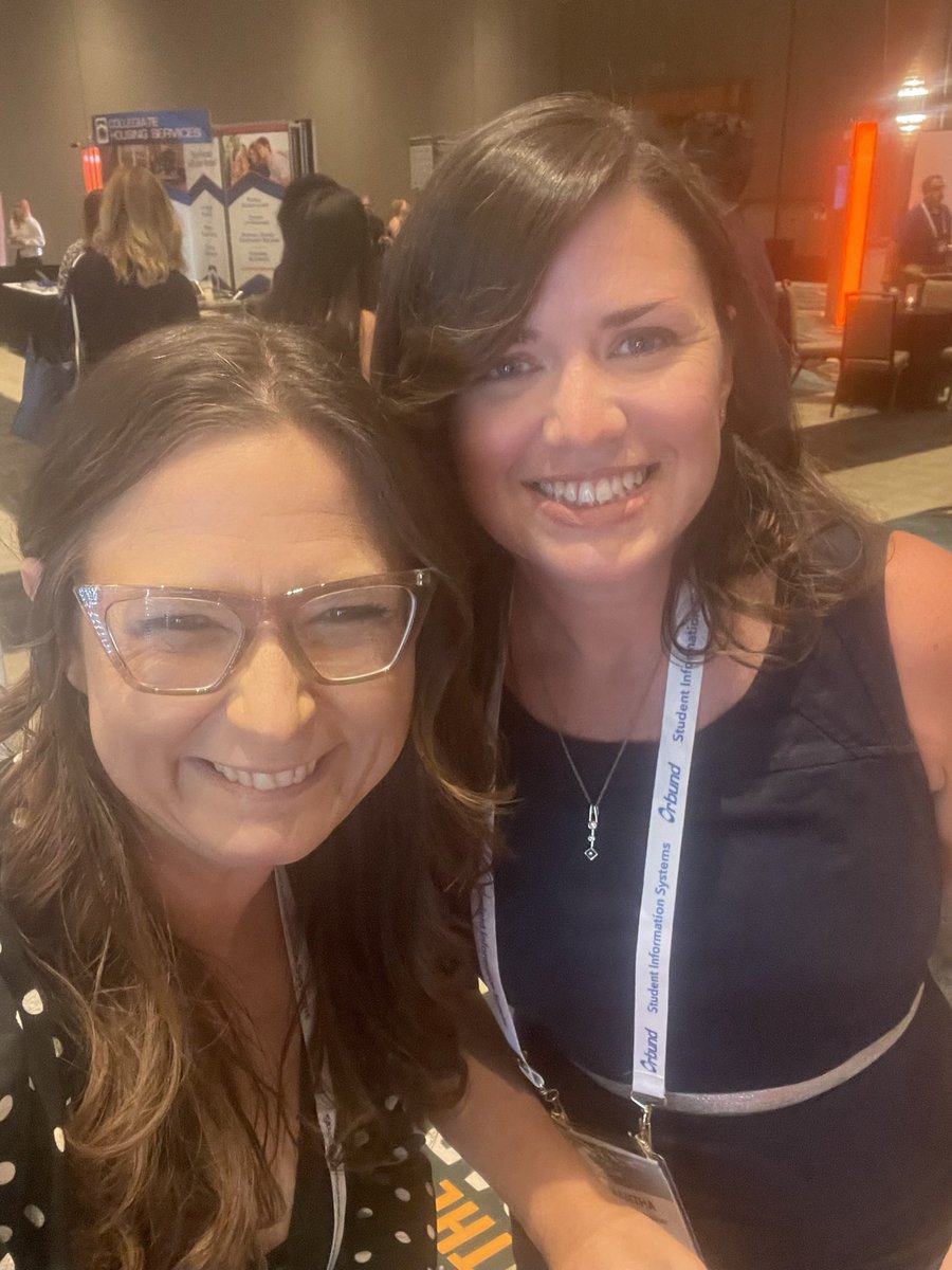 flightofabumble's tweet photo. Having a great time at @CECUed in the exhibition hall with MDT #careerEd22 https://t.co/XlVjGQHKOU