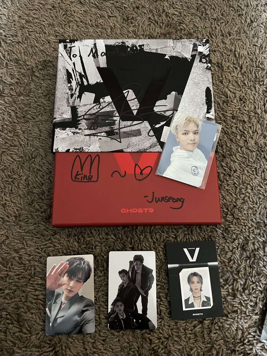 taejunjun9's tweet image. YALL THEY’RE HERE 😭😭