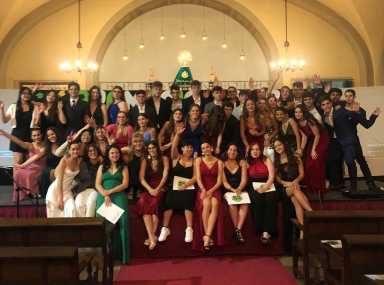 escolaipse's tweet photo. Avui diem fins aviat a part de la nostra família i és que celebrem el comiat de la generació d'alumnat de 2n de batxillerat. Molta sort i molts encerts en l'etapa que ara inicieu, gràcies per créixer amb l'Ipse i fer-nos també créixer a nosaltres. Us trobarem a faltar! https://t.co/Big1OelP2s