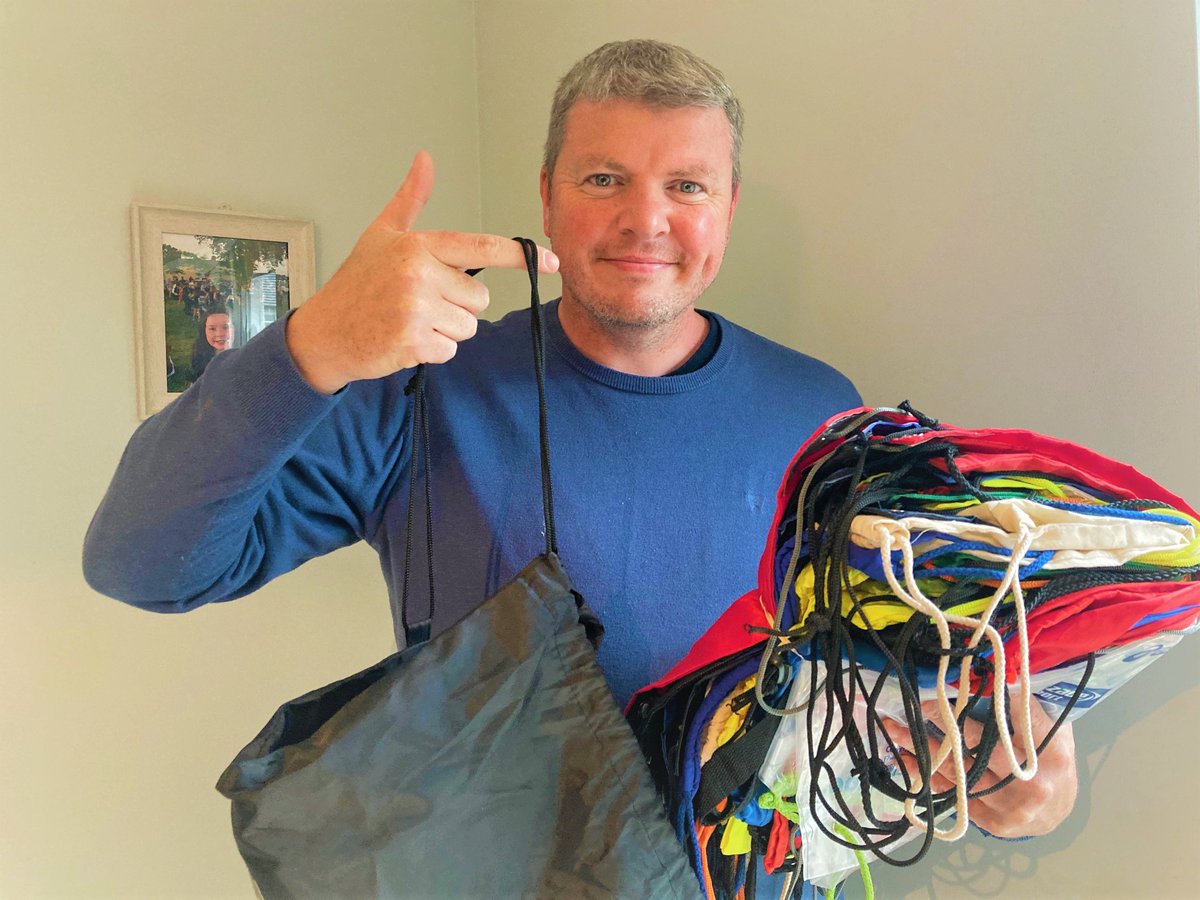 SanctuaryRunner's tweet photo. You know something.....people are dead sound.
We needed draw string bags for our runners on Sunday and the team @ClonmelAC gathered all they could find and posted to us.
Just so sound and will make all the difference. Thanks so much and #UPTIPP
#Solidarity #RunnersRock https://t.co/i8j50DzX3j