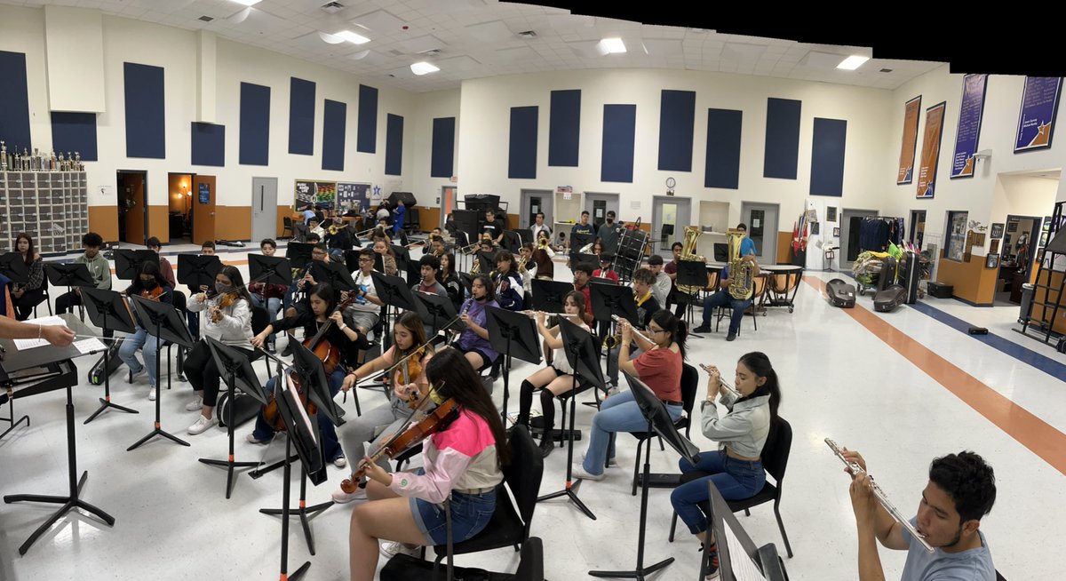 rangerbandnews's tweet photo. Ranger Band and Orchestra preparing for this Sunday’s graduation ceremony!  #riverside4ever @YISDFineArts @YsletaISD @RHSClassof2022_ https://t.co/z6Dw4HFAdB