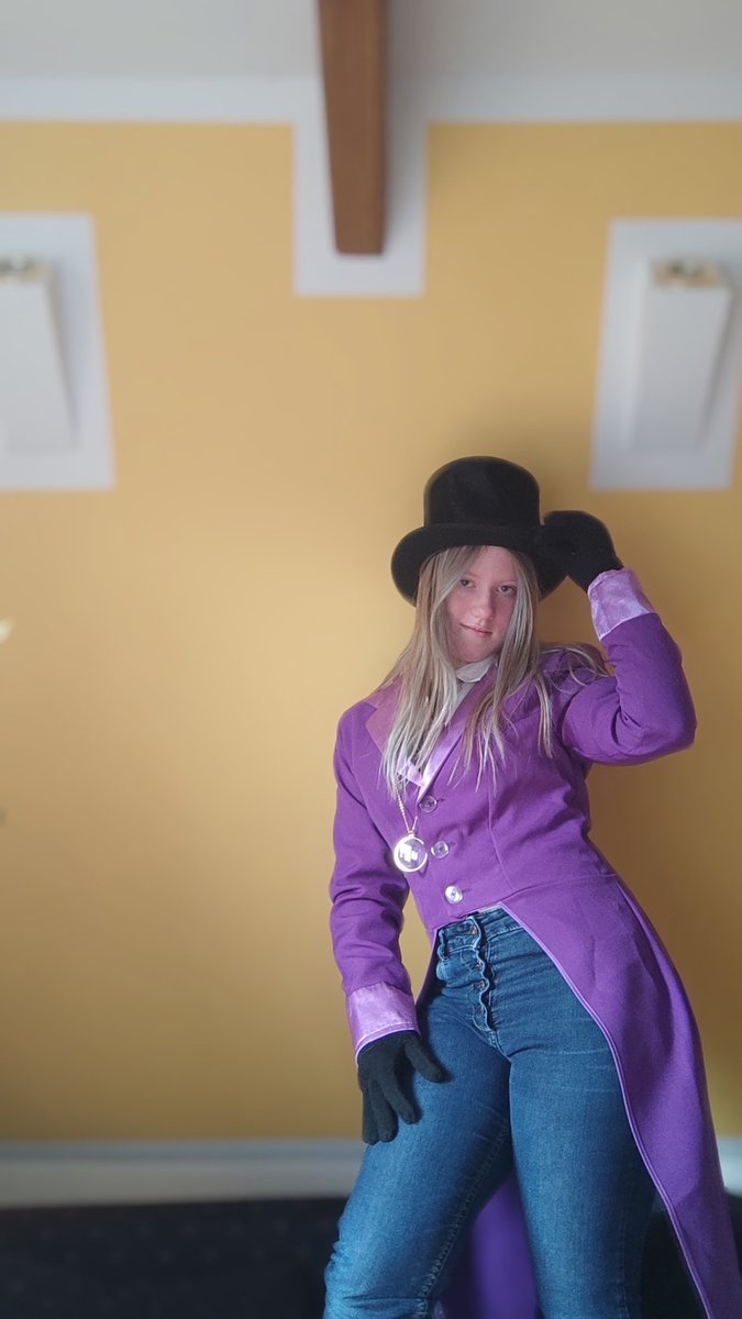 Littlebee_love's tweet photo. Habe neuerdings angefangen ein @Zombey Cosplay zu machen 🎩🧐😄 https://t.co/NFYNdbRBe5