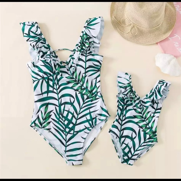 ShonelleBest's tweet photo. So good I had to share! Check out all the items I'm loving on @Poshmarkapp #poshmark #fashion #style #shopmycloset #freepeople: https://t.co/KMBE4isDJw https://t.co/zSmF9rJ5Oh