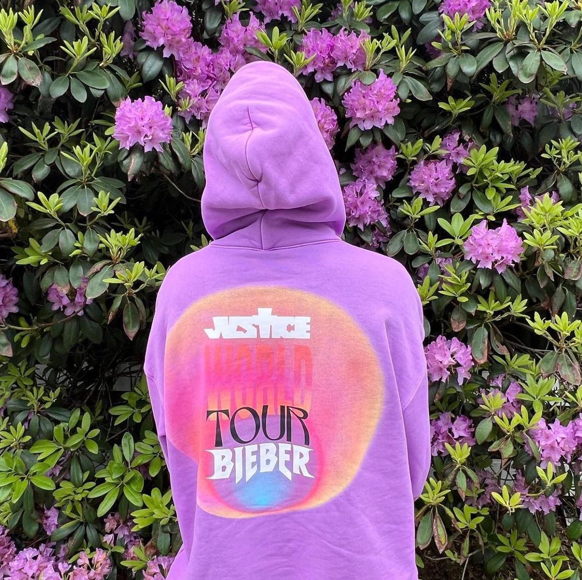 JustinsTourNews's tweet photo. New Justice Tour merch coming soon 👀💜 https://t.co/NjB0NRp665
