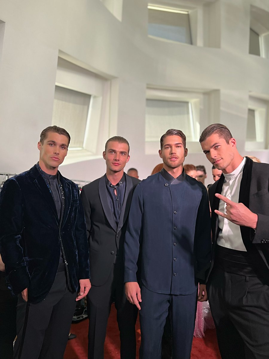 domfenison's tweet photo. Backstage with the Armani crew 🚶🏽Georgio Armani SS ‘22 Runway https://t.co/Ddj4PxDiGJ