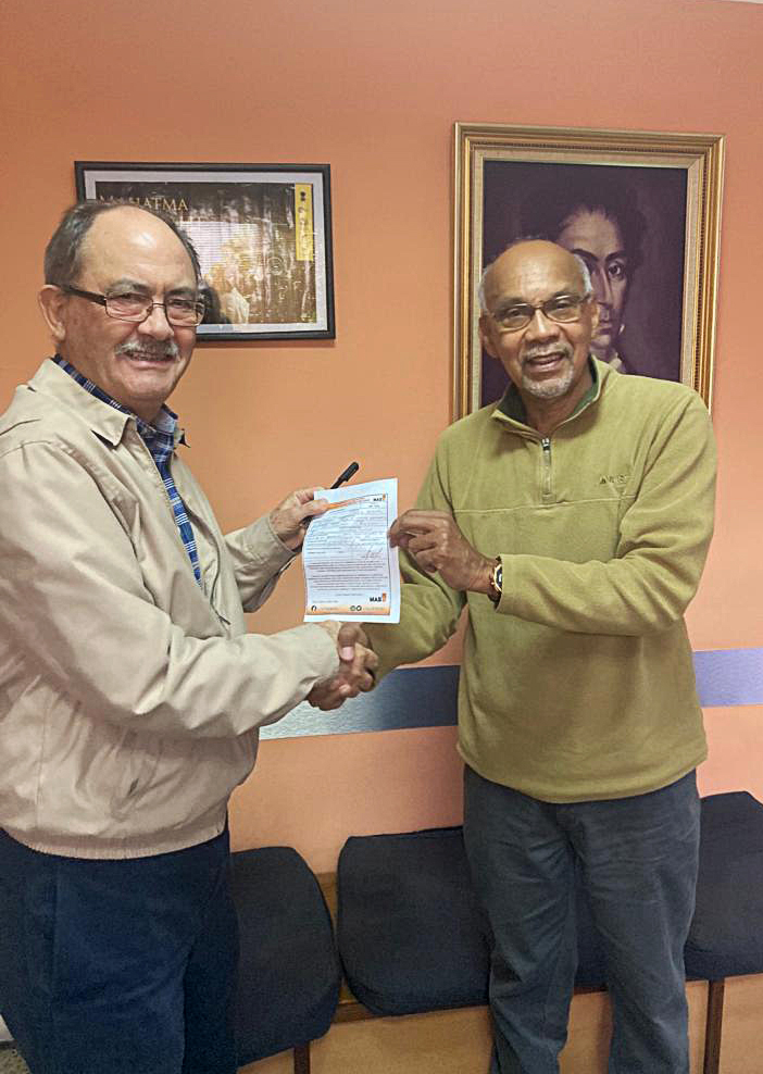 MAS_VENEZUELA's tweet photo. #2Jun Autoridades del MAS, Felipe Mujica, Segundo Meléndez y María Verdeal, realizaron su reinscripción al partido durante el censo de la militancia masista. 

¡Aún tienes tiempo, regístrate y participa!

#MASVenezuela #PartidoPolitico #Militantes #Inscripción #Recenso https://t.co/HVAVyZ65A7