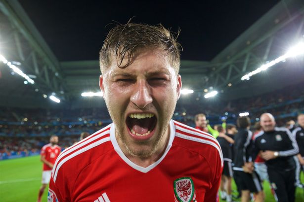 RedWallNews1's tweet photo. Reporter:

"Do you feel the world will be against you?"

Ben Davies:

"Not at the Cardiff City stadium when it's full of Welsh fans"

🏴󠁧󠁢󠁷󠁬󠁳󠁿 🏴󠁧󠁢󠁷󠁬󠁳󠁿 🏴󠁧󠁢󠁷󠁬󠁳󠁿 🏴󠁧󠁢󠁷󠁬󠁳󠁿 🏴󠁧󠁢󠁷󠁬󠁳󠁿 🏴󠁧󠁢󠁷󠁬󠁳󠁿 🏴󠁧󠁢󠁷󠁬󠁳󠁿 🏴󠁧󠁢󠁷󠁬󠁳󠁿 🏴󠁧󠁢󠁷󠁬󠁳󠁿 🏴󠁧󠁢󠁷󠁬󠁳󠁿 ��󠁧󠁢󠁷󠁬󠁳󠁿 🏴󠁧󠁢󠁷󠁬󠁳󠁿 https://t.co/NJSDQGer3i