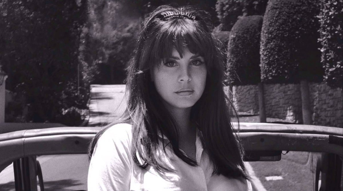 greatestptl's tweet photo. lana del rey actually put her entire soul and effort on honeymoon to create something brand new yet so vintage with modern elements among retro visuals and sound, transformed into a 70s vintage character and write the most heartbreaking lyrics with the most beautiful sounds ever https://t.co/V9gbRGgeCZ