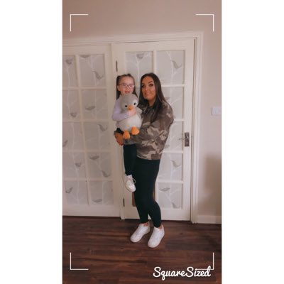 Nicolehefferna9's tweet photo. Of course bold boy had to be in the family photo 👩‍👧🐧 https://t.co/v8WjurI3WM