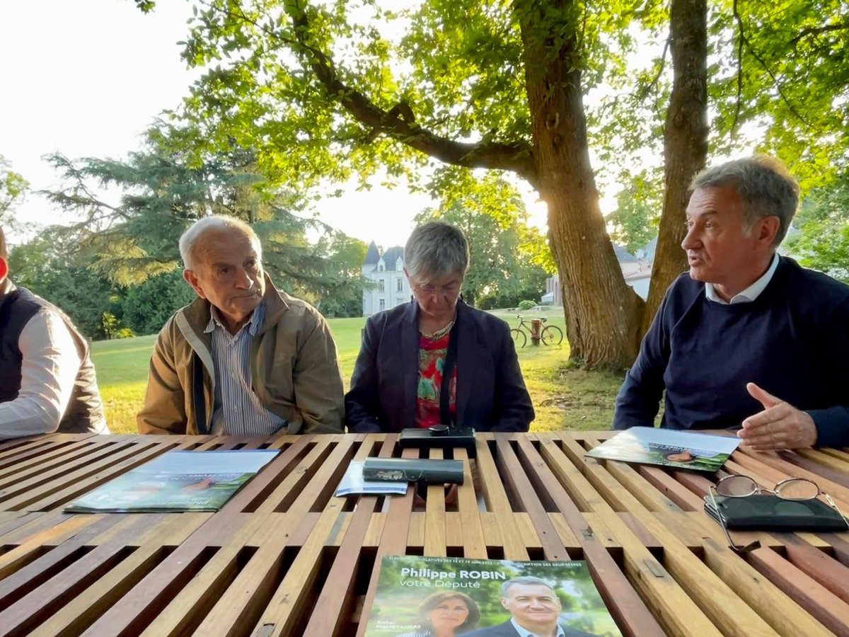philipperobin79's tweet photo. 📍 J’étais hier soir à Boismé et Cerizay, pour de nouvelles réunions publiques dans le cadre des élections législatives.

✅ Merci encore aux élus et aux habitants pour leur accueil toujours chaleureux, et pour la qualité de nos échanges !

#Norddeuxsevres #legislatives2022 https://t.co/0A6xuVadPo