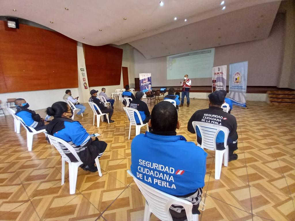 SunafilPeru's tweet photo. #Callao | Realizamos una jornada de capacitación a los miembros del Serenazgo a nivel provincial, sobre seguridad y salud en el trabajo y hostigamiento laboral. Esto se llevó a cabo gracias a la participación del Comité Provincial de Seguridad Ciudadana (#COPROSEC Callao). 💪👮👮‍♀️ https://t.co/ivvLoEIQ7d