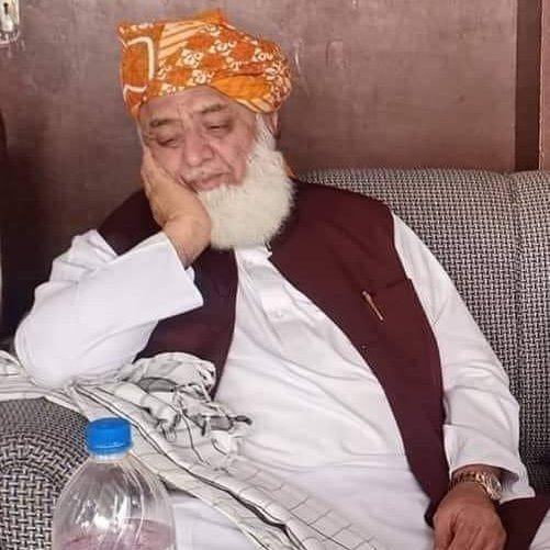 DiLnawazSpeaks's tweet photo. ایک شیطان تھا جو آئے روز مہنگائ پر دھرنے جلوس اور میلین مارچ کرتا تھا https://t.co/Y2UTPI8F6m