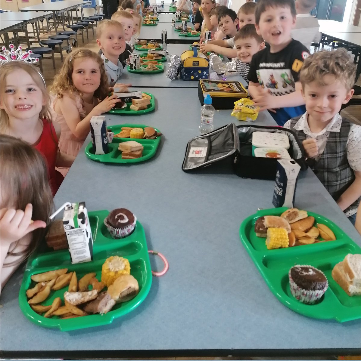 P1D enjoying their Platinum Jubilee Lunch. <a href="/SimpsonPrimary/">Simpson Primary</a>