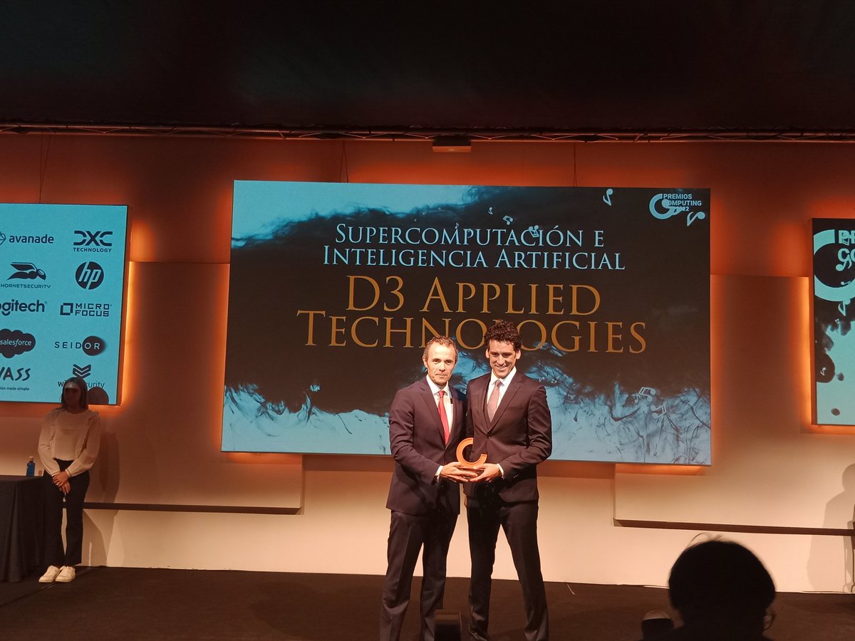 ComputingBPS's tweet photo. El premio de #Supercomputación e #InteligenciaArtificial es para @d3atech por su uso de herramientas de #IA en la construcción de sus embarcaciones. Entrega el premio César Vallecillo de @HPE_ES y lo recoge Gonzalo Redondo de D3 Applied Technologies #premioscomputing22 https://t.co/ZWz6IfpHIN