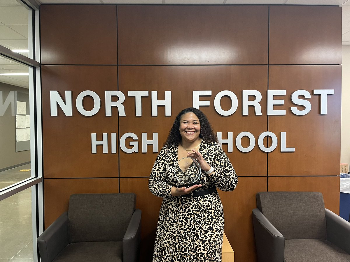 NorthForestHigh's tweet photo. The love is still flowing in. Ms. Adams received her official Secondary Principal of the Year Plaque &amp; Ms. McNary received her official Teacher of the Year plaque. Thank you @A180_HISD and @HoustonISD 💛🖤🐶 https://t.co/U6PsUhymCa