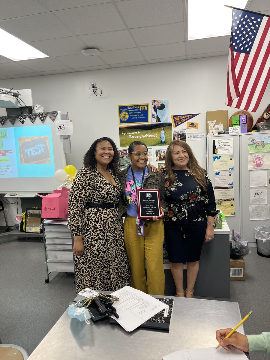 NorthForestHigh's tweet photo. The love is still flowing in. Ms. Adams received her official Secondary Principal of the Year Plaque &amp; Ms. McNary received her official Teacher of the Year plaque. Thank you @A180_HISD and @HoustonISD 💛🖤🐶 https://t.co/U6PsUhymCa