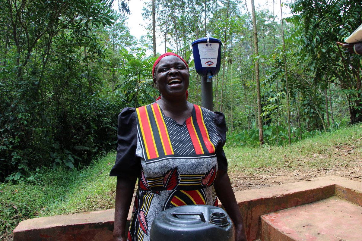 EvidenceAction's tweet image. How do we ensure people use our dispensers? With #HumanCentricDesign - they are bright blue and placed right beside the water source where no one can miss them!  #SafeWater 
evidenceaction.org/dispensersfors…