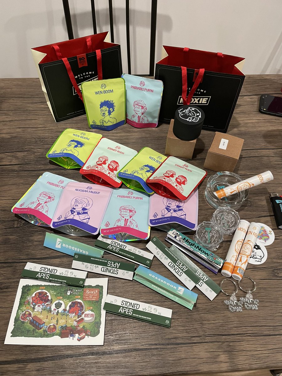 magic_degen's tweet photo. Stoned Ape Crew had an LA event last month with free weed.

Idk who on CT has no idea that happened and needs to know, but it was a whole thing.

Roddy Rich performed.

Just posting this because I saw someone ask what SAC even does.

It's a merch, weed, events and software brand. https://t.co/KI4EL4Iws7