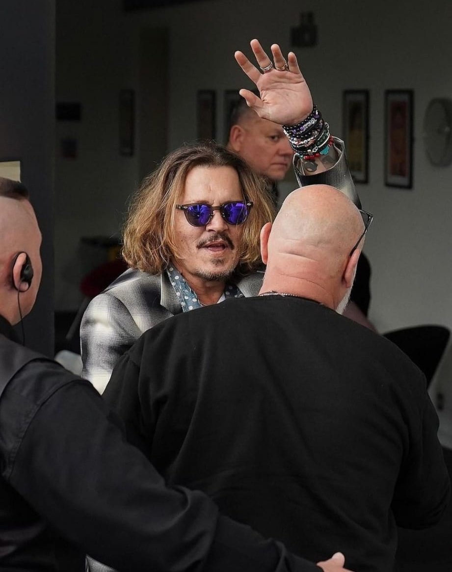 jdepps_crew's tweet image. "Pueden quitarnos la vida, pero jamás nos quitarán… ¡La libertad!”
-William Wallace.
#JusticeForJohnnyDepp 
#Johnnydeppismyhero