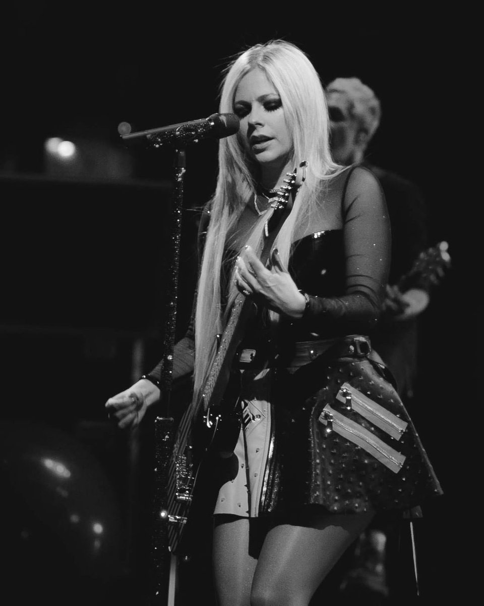 AvrilLavigne tweet picture