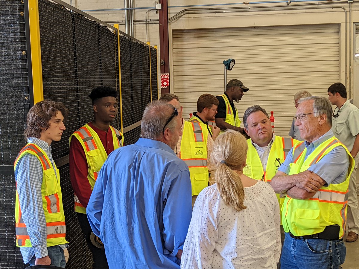 AcadCraftTrain's tweet photo. More Signing Day 2022 pics.   Can't wait to hear about these young men and women and how they are progressing @ABCofAlabama #construction. https://t.co/9vPZX4GLxm
