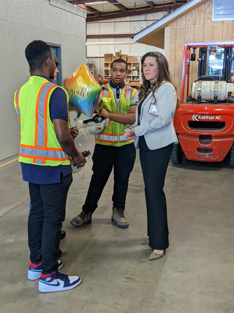 More Signing Day 2022 pics.   Can't wait to hear about these young men and women and how they are progressing <a href="/ABCofAlabama/">ABC of Alabama</a> #construction.