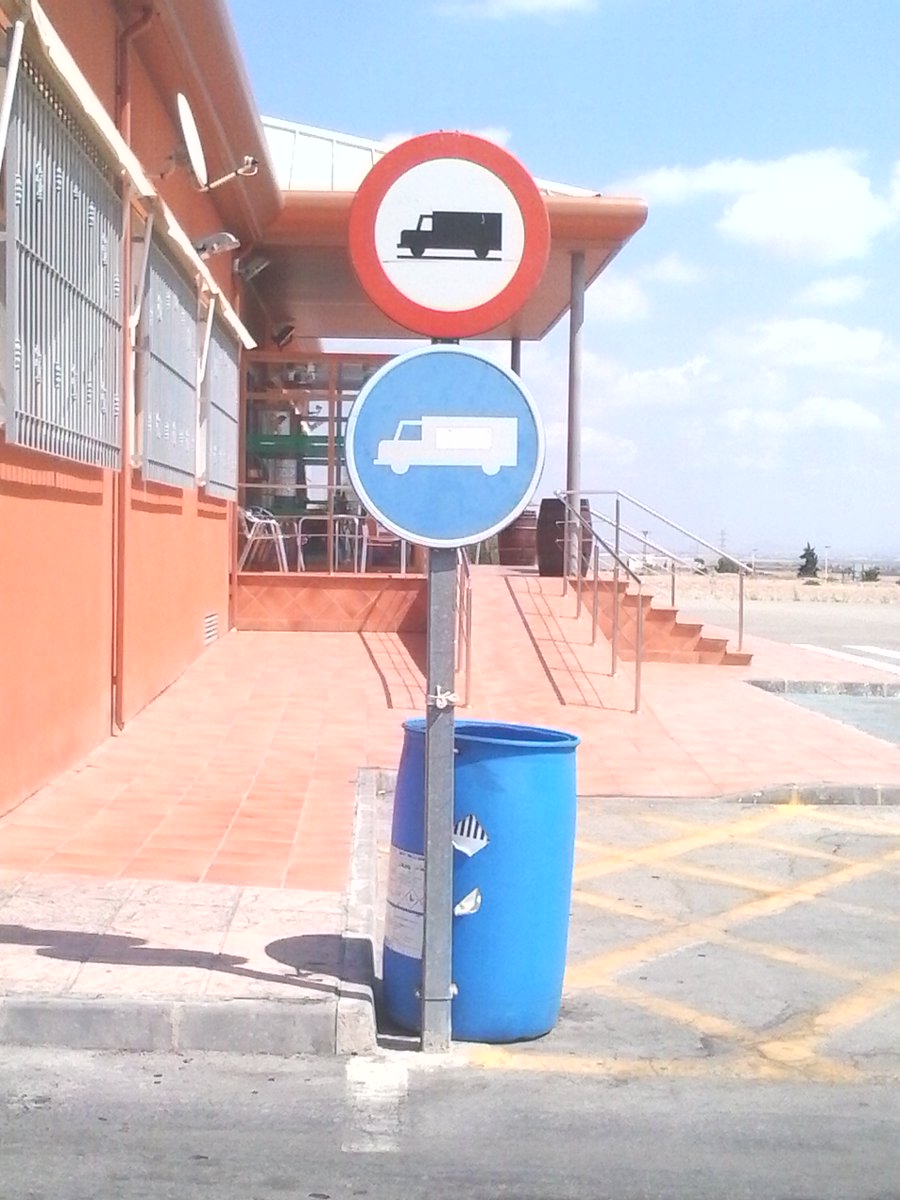 AntonioM_Libros's tweet photo. @NoContextBrits Murcia, Spain. #SameAttitude. https://t.co/whlHwFGH8R