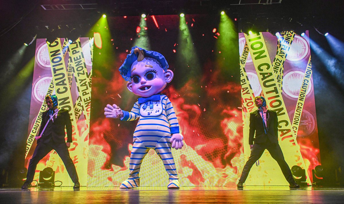 syrlandmark's tweet image. Get a glimpse into the fun-filled night of music and mayhem that is #TheMaskedSingerTour! All your favorite characters from the show, electric live performances from @natashabedingfield, and a local celebrity unmasked EVERY night 🎭