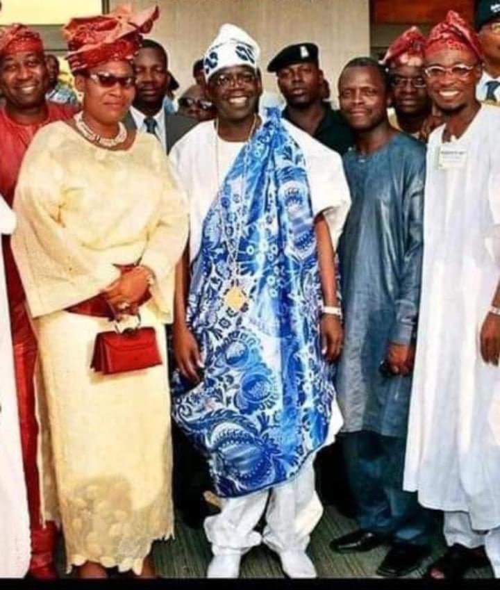 renoomokri's tweet photo. Wow! Look at how (I am not even going to say the word) Osinbajo and Aregbesola look here!

Who can guess the word I avoided using out of politeness? It starts with the letter H. 

#TableShaker https://t.co/NLiZSO6cyE