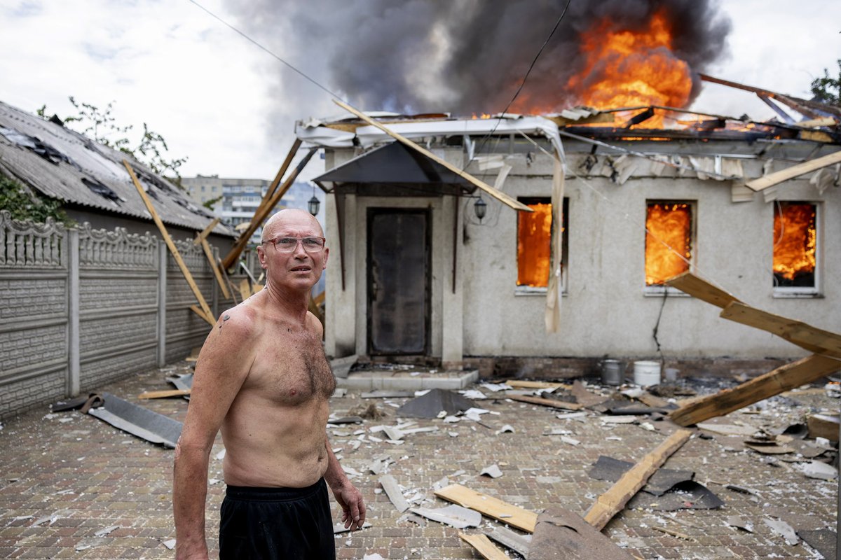 Niclas Hammarström (@n_hammarstrom) on Twitter photo Constant shelling to and from #Lysychansk today. One grenade hit Pavlos neighbor's house. Luckily no one was injured.
On assignment for <a href="/Expressen/">Expressen</a> in #Donbass , #Ukraine Constant shelling to and from #Lysychansk today. One grenade hit Pavlos neighbor's house. Luckily no one was injured.
On assignment for <a href="/Expressen/">Expressen</a> in #Donbass , #Ukraine